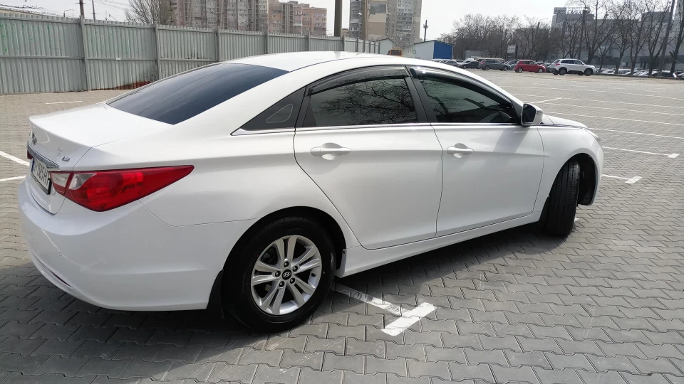Hyundai Sonata 2