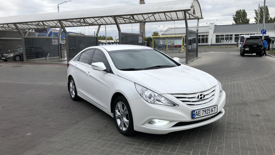 Hyundai Sonata 2.0 Executive 2