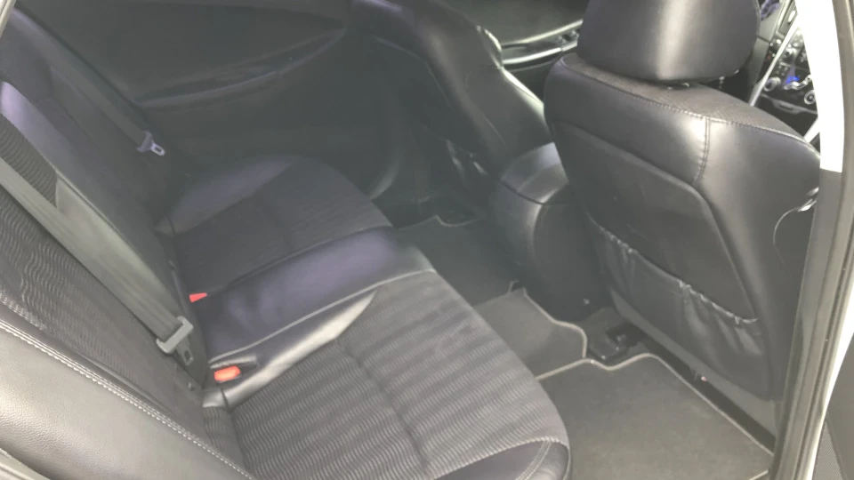 Hyundai Sonata 2.0 Executive 4