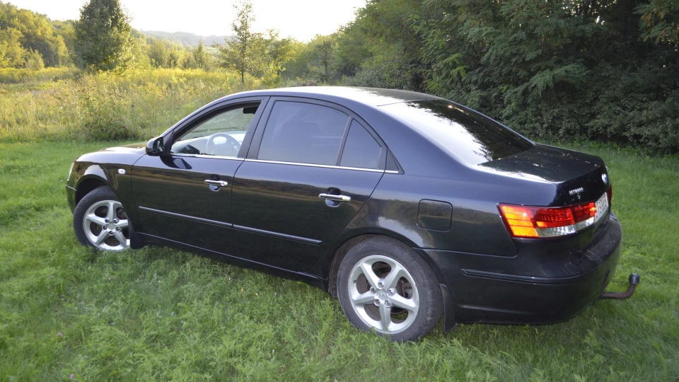 Hyundai Sonata Чорний 2.0 бензин 4