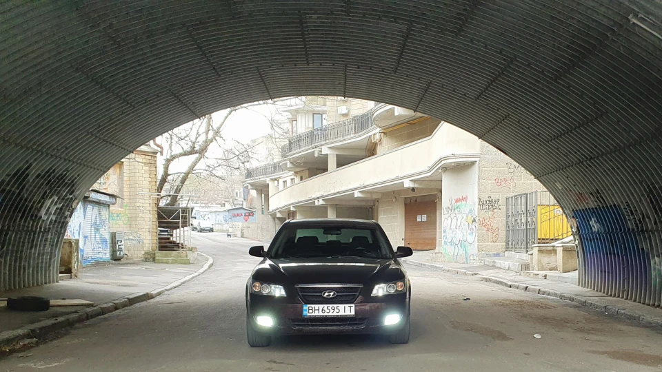 Hyundai Sonata Червона
