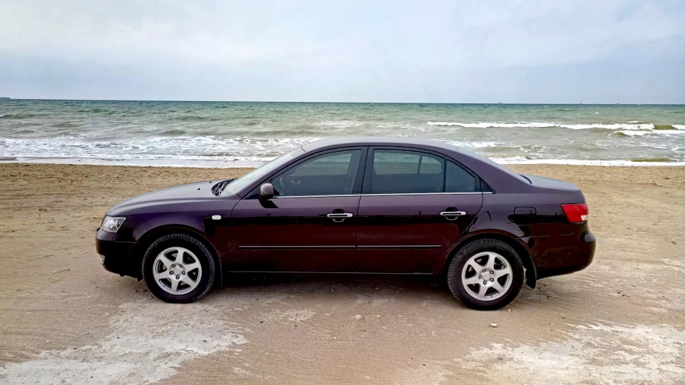 Hyundai Sonata Червона 3