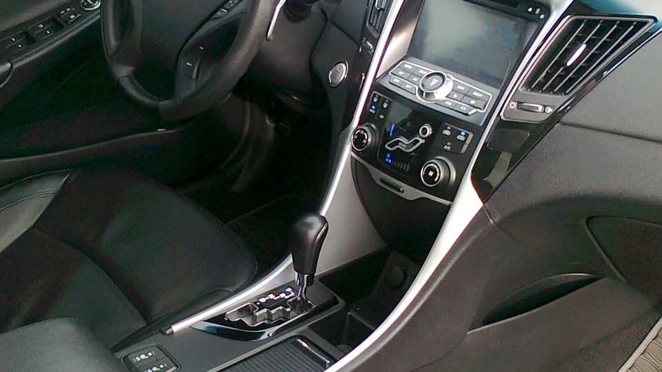 Hyundai Sonata Притягуюча погляди 5
