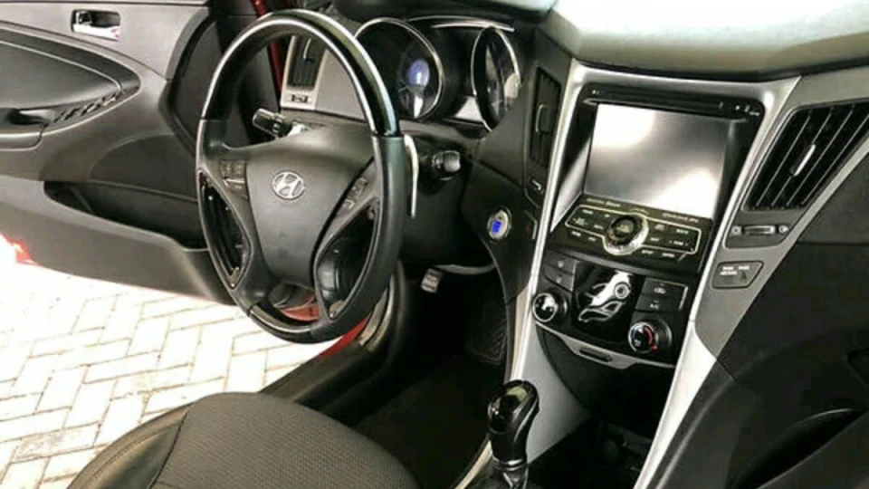 Hyundai Sonata Sport 4