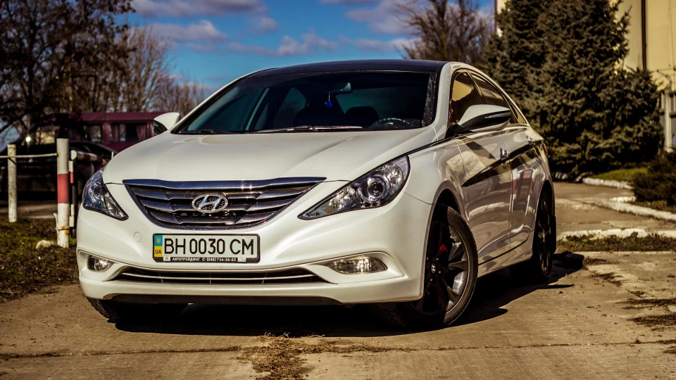 Hyundai Sonata White Lightning 2