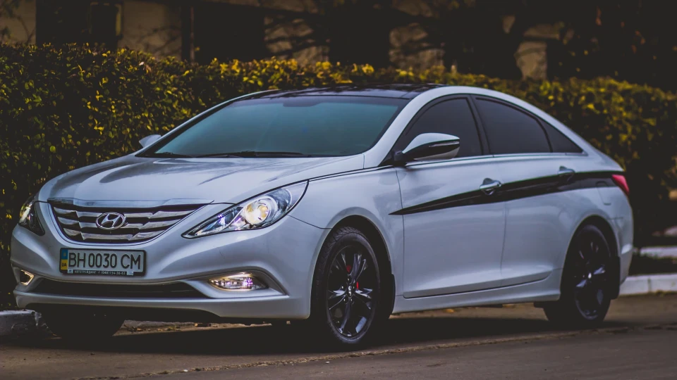 Hyundai Sonata White Lightning 4