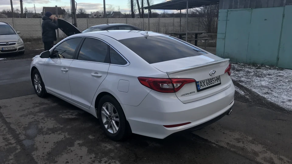 Hyundai Sonata White RockeT 3