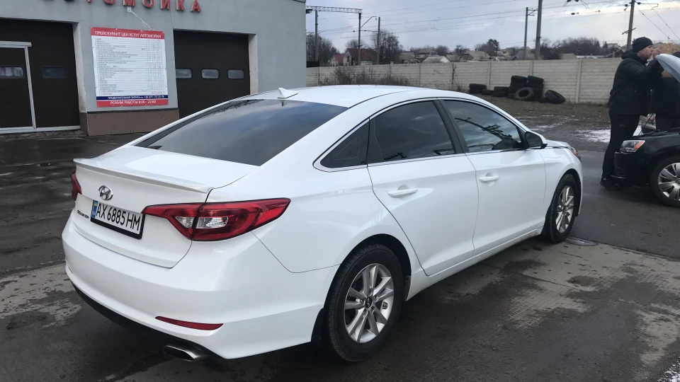 Hyundai Sonata White RockeT 4
