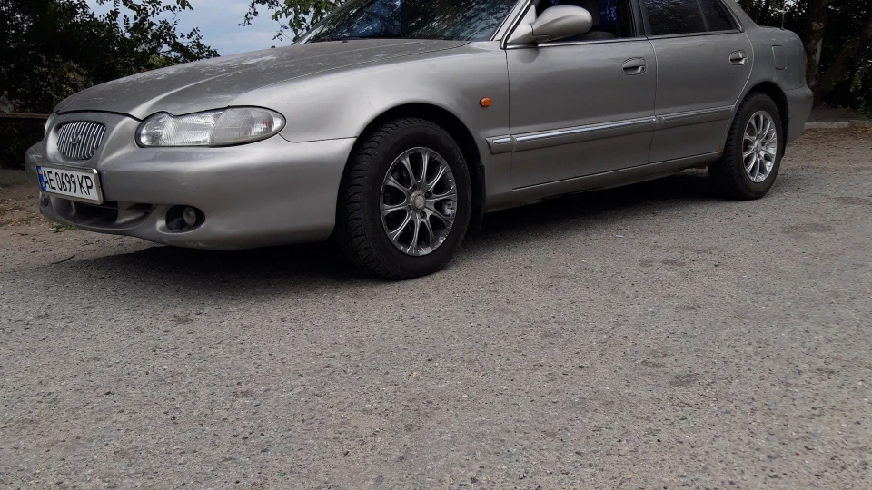 Hyundai Sonata Золотиста Соня) 2