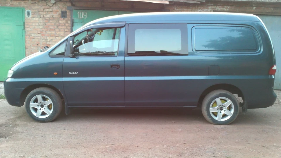 Hyundai Starex 3