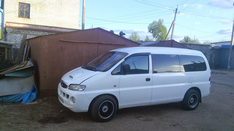 Hyundai Starex 2