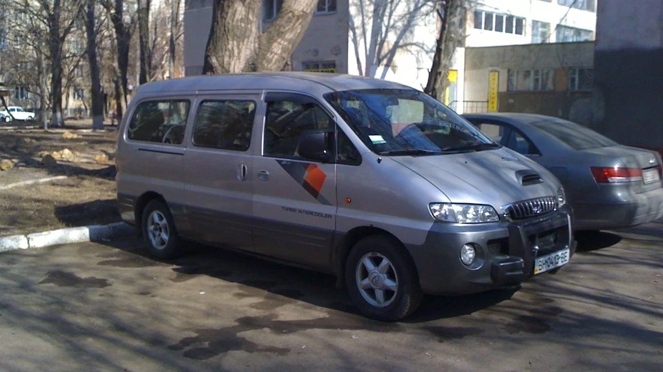 Hyundai Starex 2.5 TDI 4