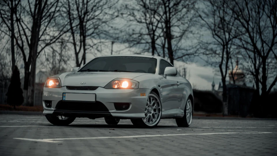 Hyundai Tiburon 4