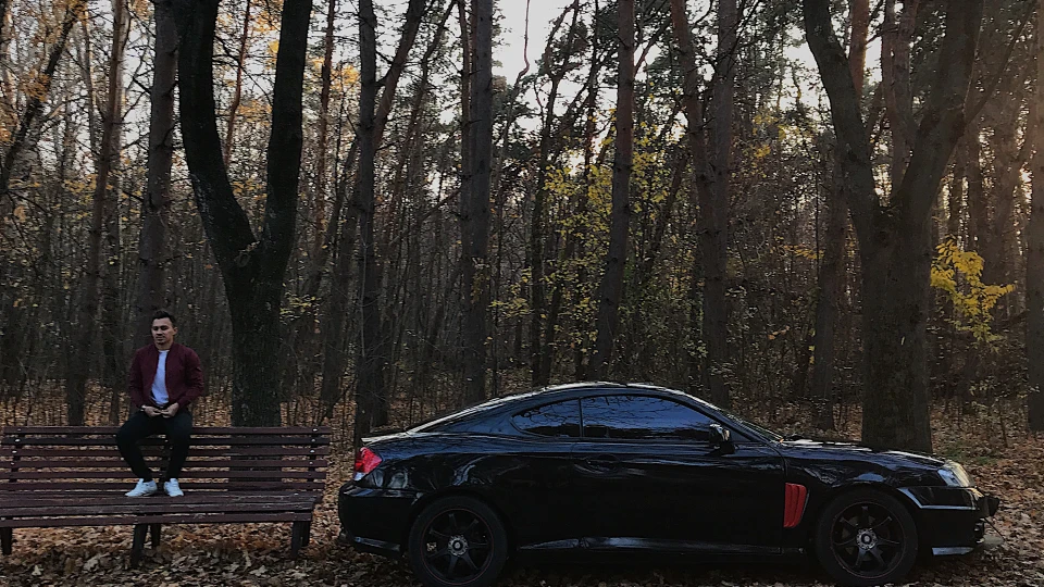 Hyundai Tiburon 4
