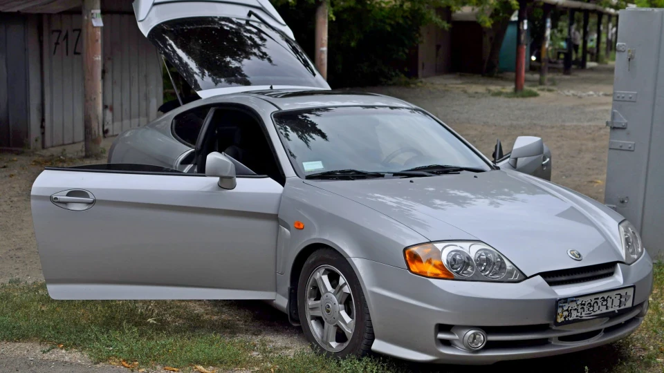 Hyundai Tiburon 2