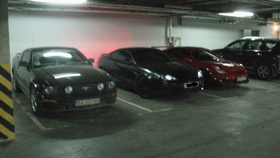 Hyundai Tiburon 4
