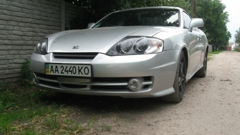 Hyundai Tiburon 4