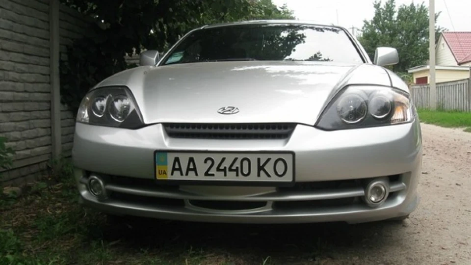 Hyundai Tiburon 5