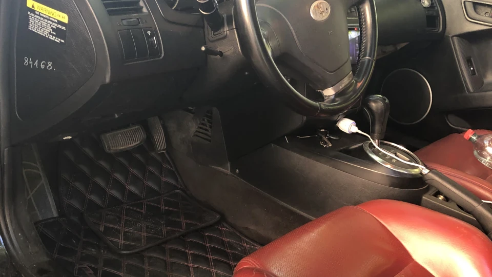 Hyundai Tiburon 2.7 GT 4