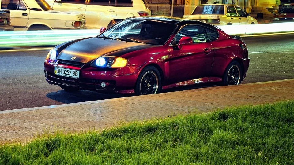 Hyundai Tiburon BloodRed 2