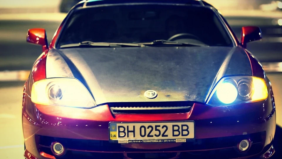 Hyundai Tiburon BloodRed 3