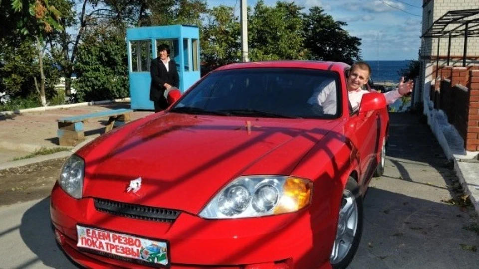 Hyundai Tiburon Элегант (Red Shark) 2