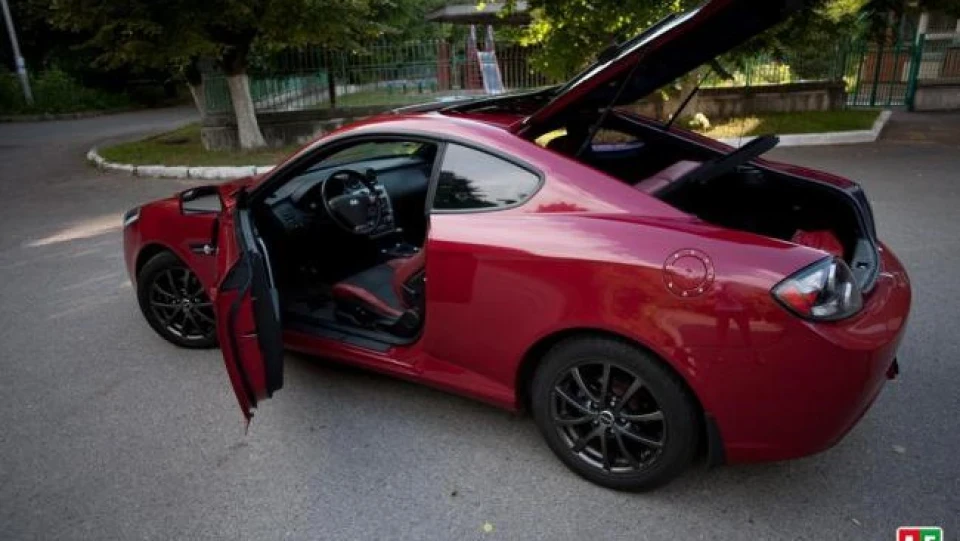 Hyundai Tiburon FX 2