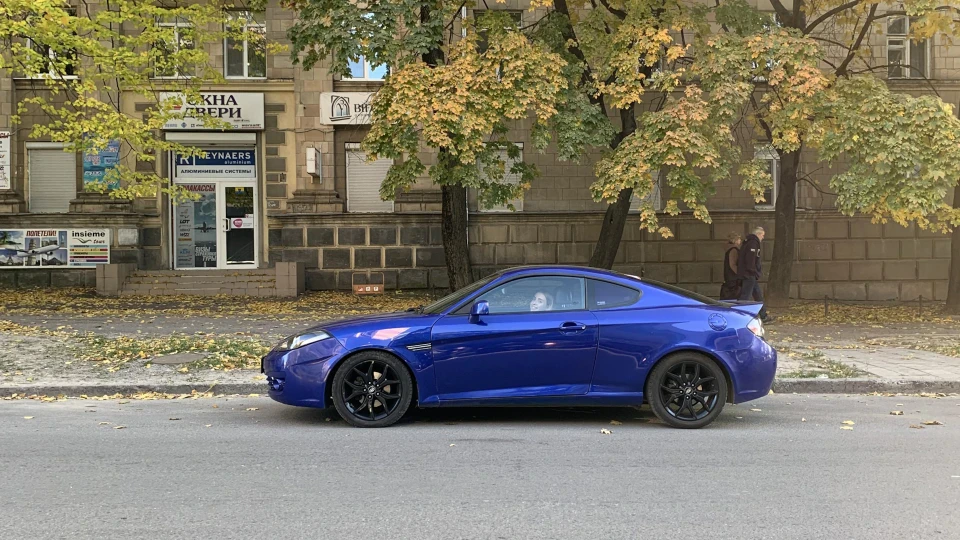 Hyundai Tiburon GT 4