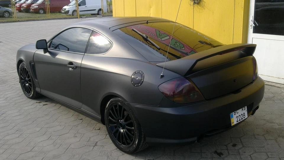 Hyundai Tiburon maximum black 2