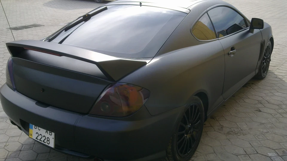Hyundai Tiburon maximum black 3