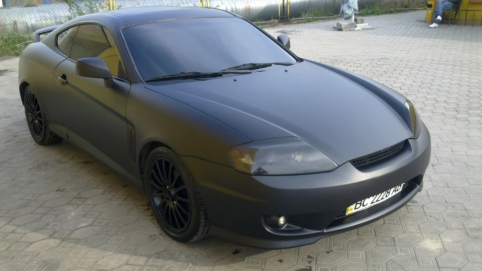 Hyundai Tiburon maximum black 4