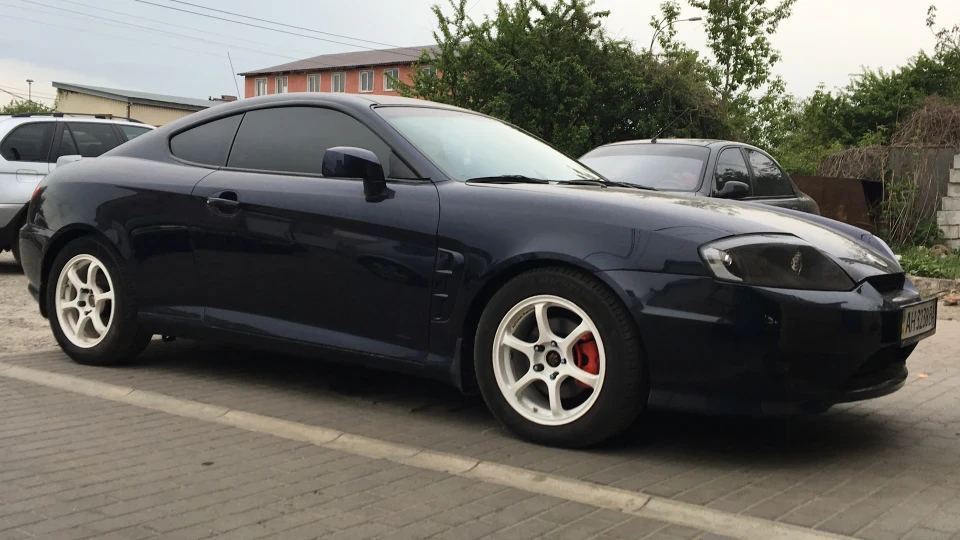 Hyundai Tiburon V6 GT 2