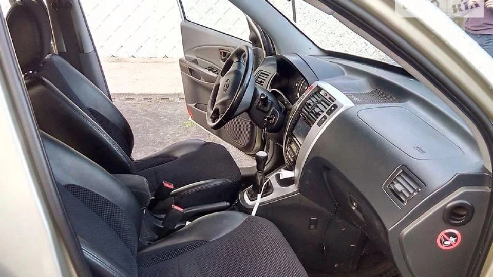 Hyundai Tucson 2 літри, на ручці, 4WD 2