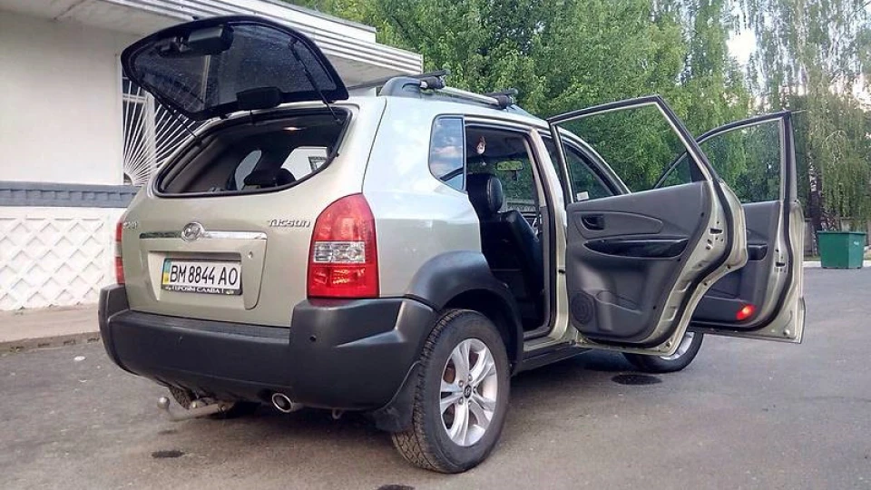Hyundai Tucson 2 літри, на ручці, 4WD 4