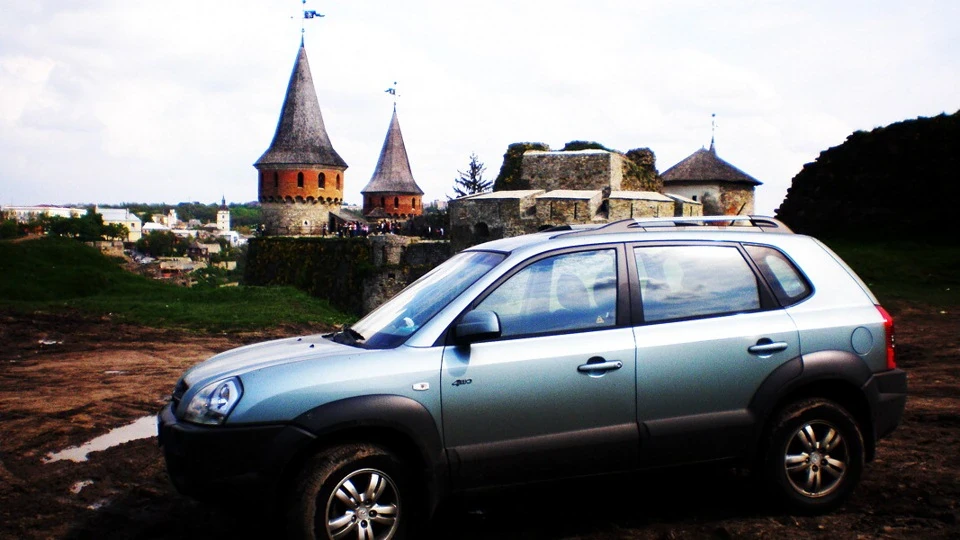 Hyundai Tucson 4 WD, 2.0L / 5 mt 5