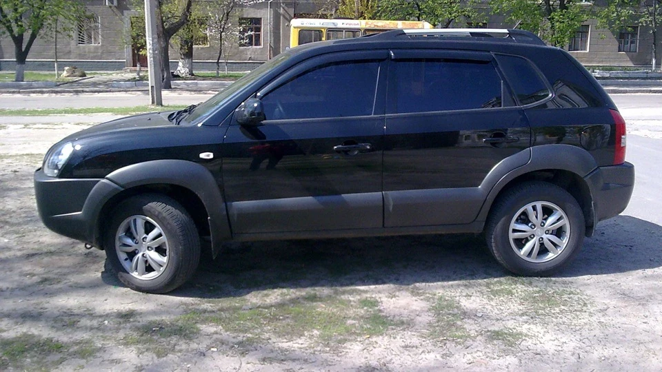 Hyundai Tucson Чорний метталік(2.0) 3