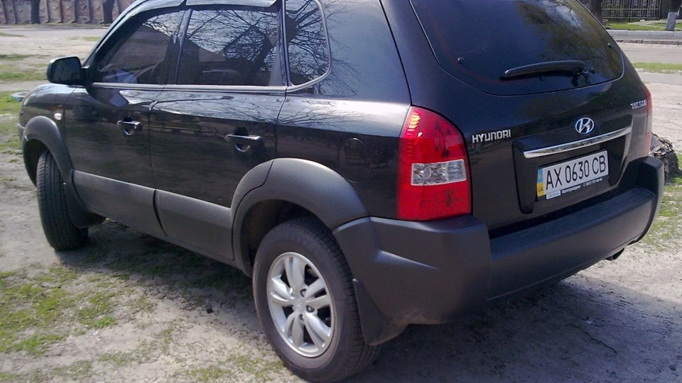 Hyundai Tucson Чорний метталік(2.0) 4