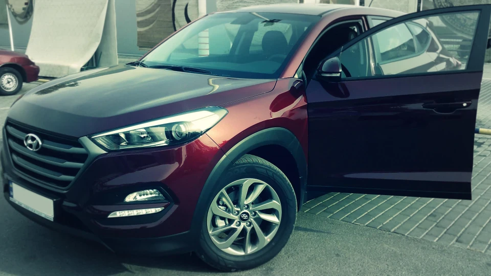 Hyundai Tucson Червоне 2