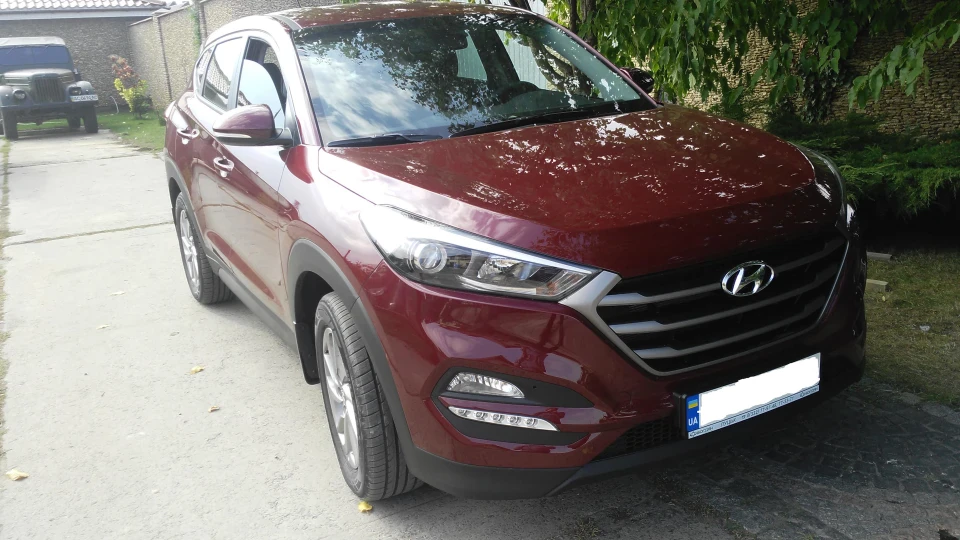 Hyundai Tucson Червоне 3
