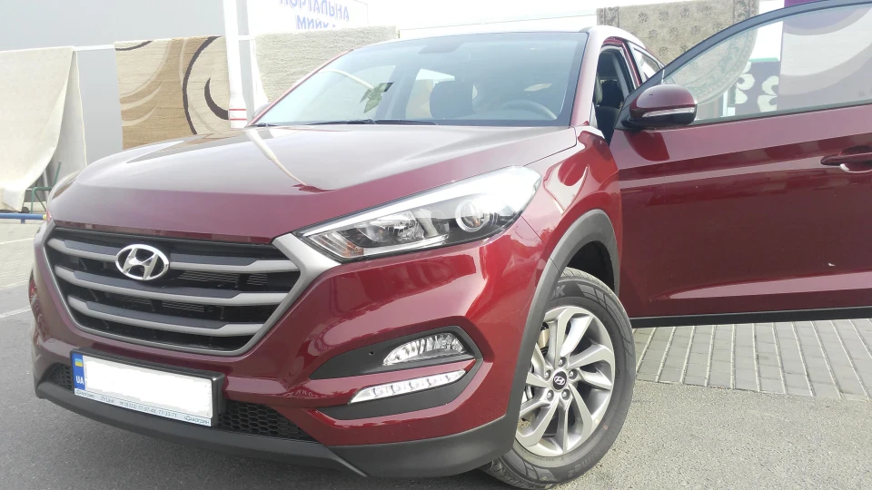 Hyundai Tucson Червоне 4