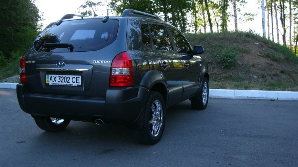 Hyundai Tucson мокрий асфальт 2