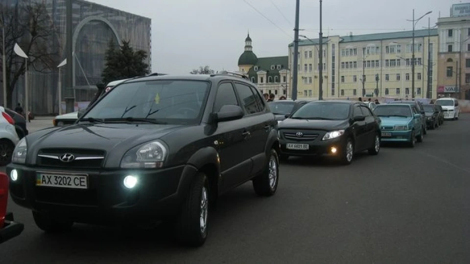 Hyundai Tucson мокрий асфальт 3