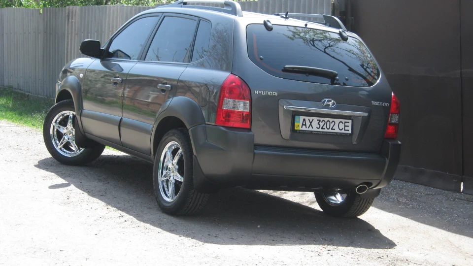 Hyundai Tucson мокрий асфальт 4