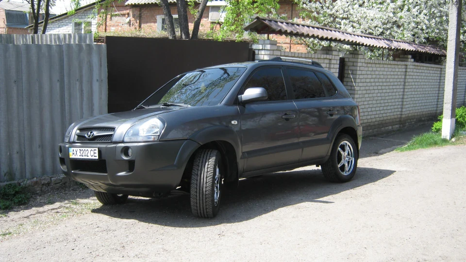 Hyundai Tucson мокрий асфальт 5