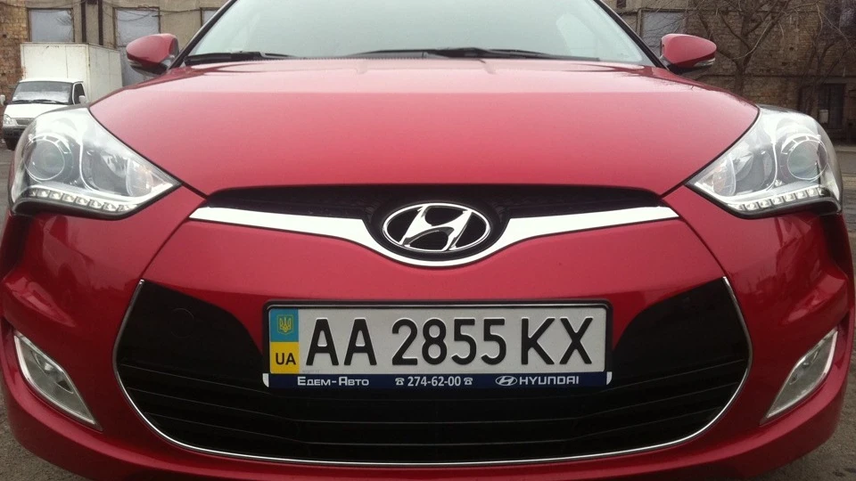 Hyundai Veloster VELOSTER-RED SHARK