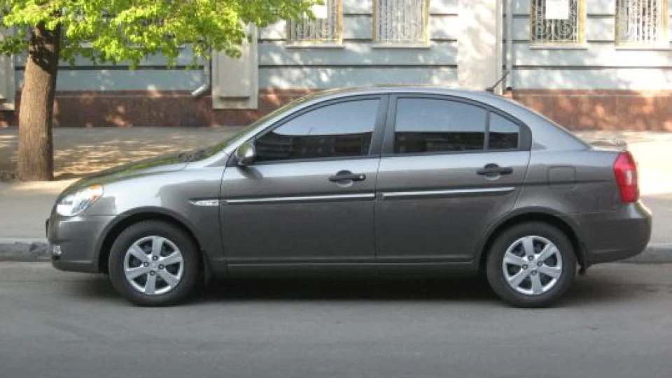 Hyundai Verna Accent 1.4MT Bronze Gray 2