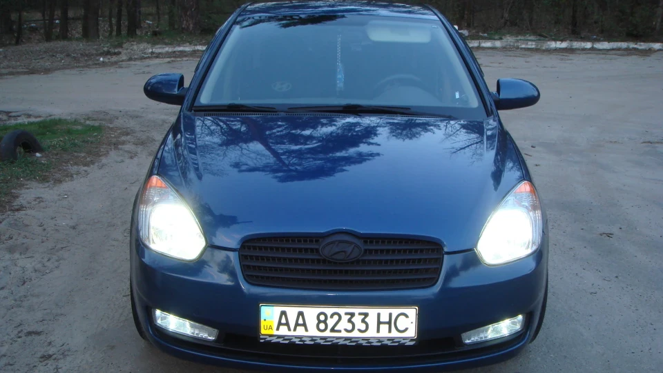Hyundai Verna Onyx Blue 4