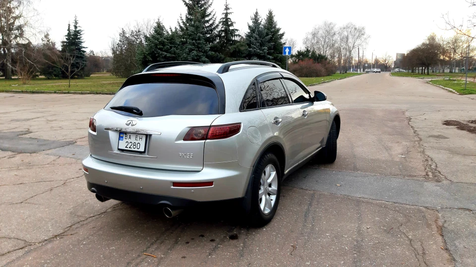 Infiniti FX 4