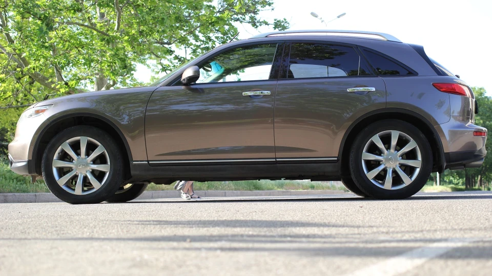 Infiniti FX 4