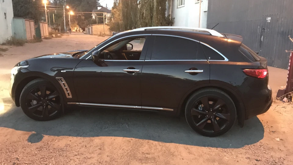Infiniti FX 4